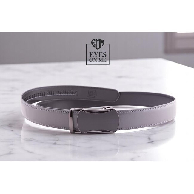 "EYES ON ME" LEDEREN RIEM zonder gaatjes, met automatische gesp (Model L049)