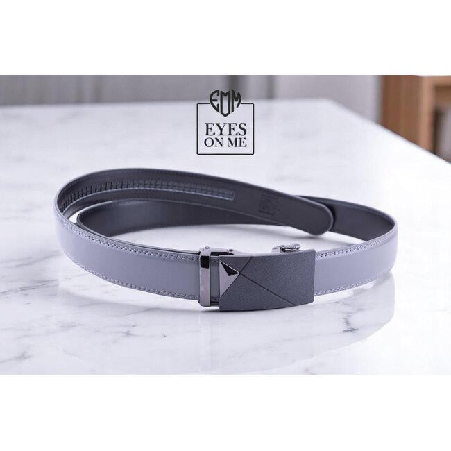 "EYES ON ME" LEDEREN RIEM zonder gaatjes, met automatische gesp (Model N225)