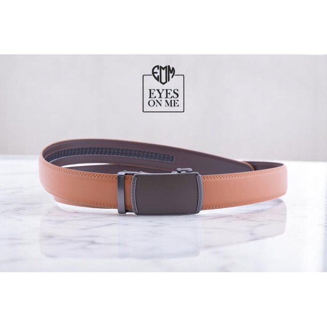 "EYES ON ME" LEDEREN RIEM zonder gaatjes, met automatische gesp (Model L168)
