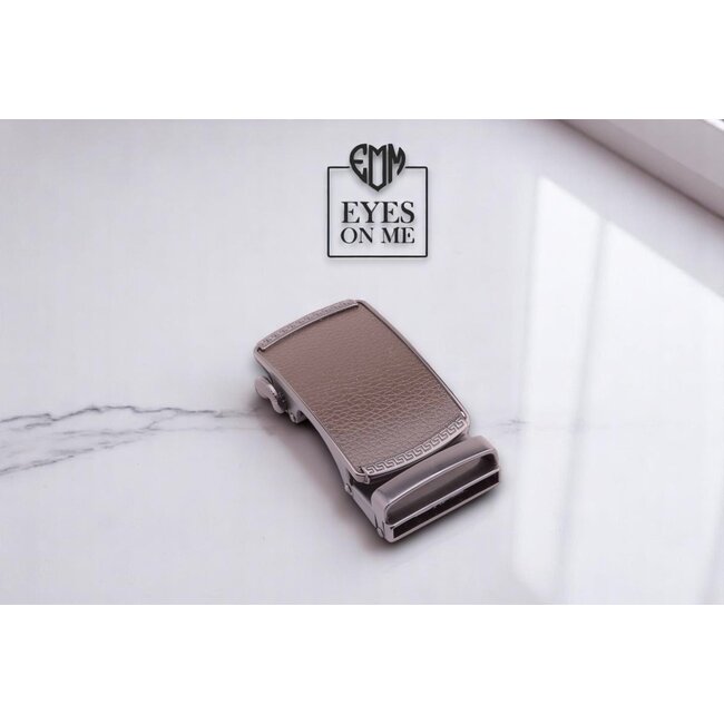 "EYES ON ME" LEDEREN RIEM zonder gaatjes, met automatische gesp (Model L168)