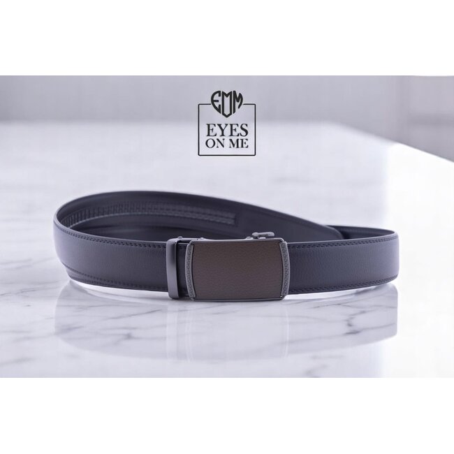 "EYES ON ME" LEDEREN RIEM zonder gaatjes, met automatische gesp (Model L168)