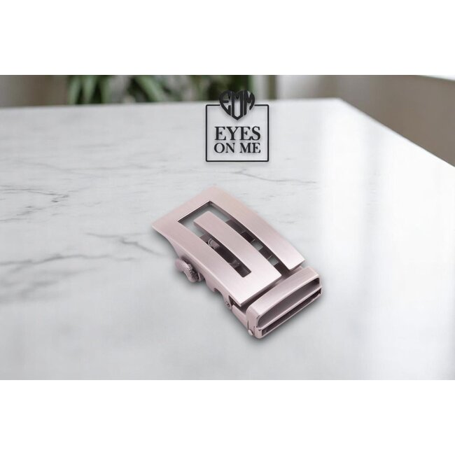 "EYES ON ME" LEDEREN RIEM zonder gaatjes, met automatische gesp (Model L061)