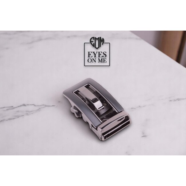 "EYES ON ME" LEDEREN RIEM zonder gaatjes, met automatische gesp (Model N035)