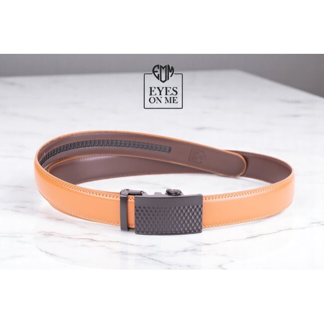 "EYES ON ME" LEDEREN RIEM zonder gaatjes, met automatische gesp (Model L046)