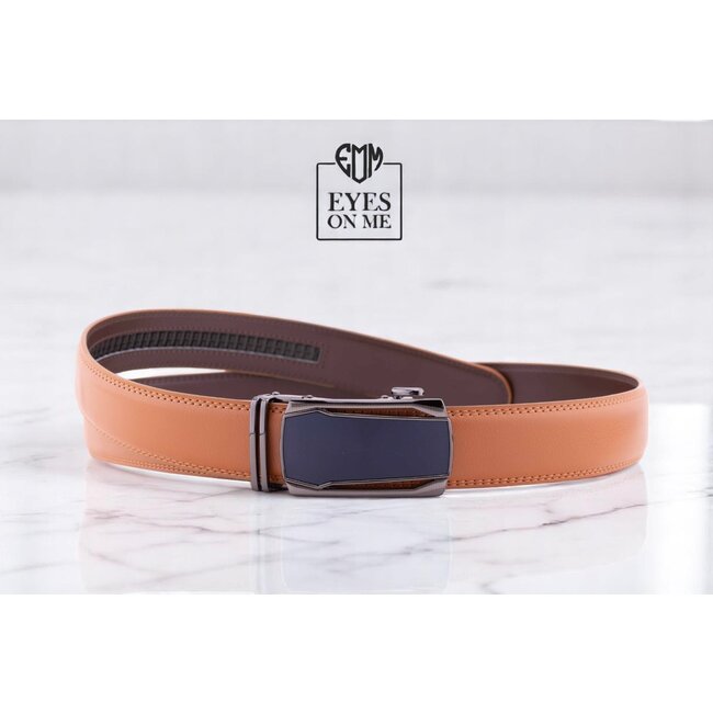 "EYES ON ME" LEDEREN RIEM zonder gaatjes, met automatische gesp (Model L132)