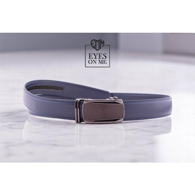 "EYES ON ME" LEDEREN RIEM zonder gaatjes, met automatische gesp (Model L131)