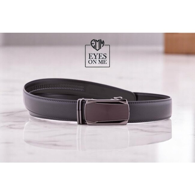 "EYES ON ME" LEDEREN RIEM zonder gaatjes, met automatische gesp (Model L131)