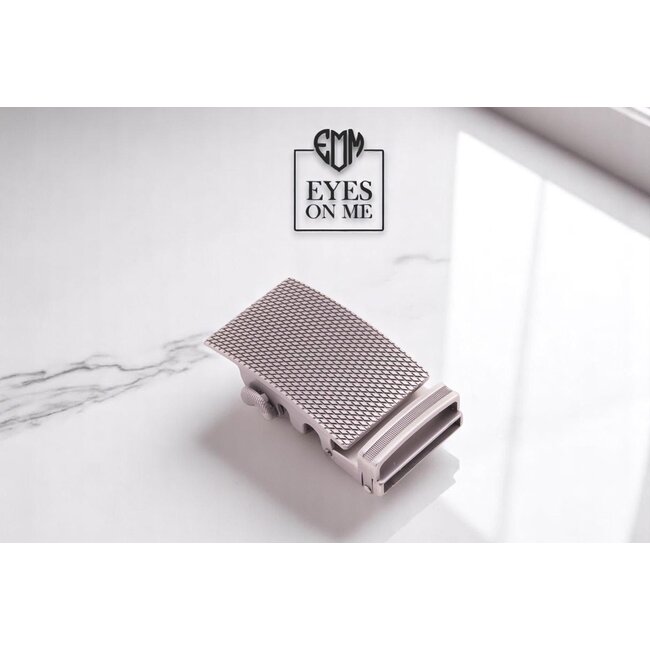 "EYES ON ME" LEDEREN RIEM zonder gaatjes, met automatische gesp (Model 101)