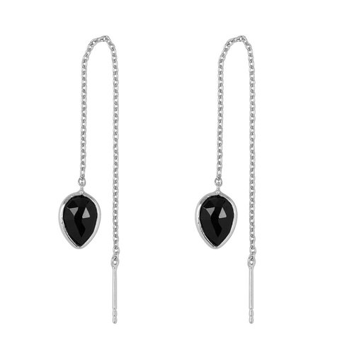 Marissa Eykenloof Zilveren oorbel met Zwarte Onyx Marissa Eykenloof Zilveren oorbel met Zwarte Onyx