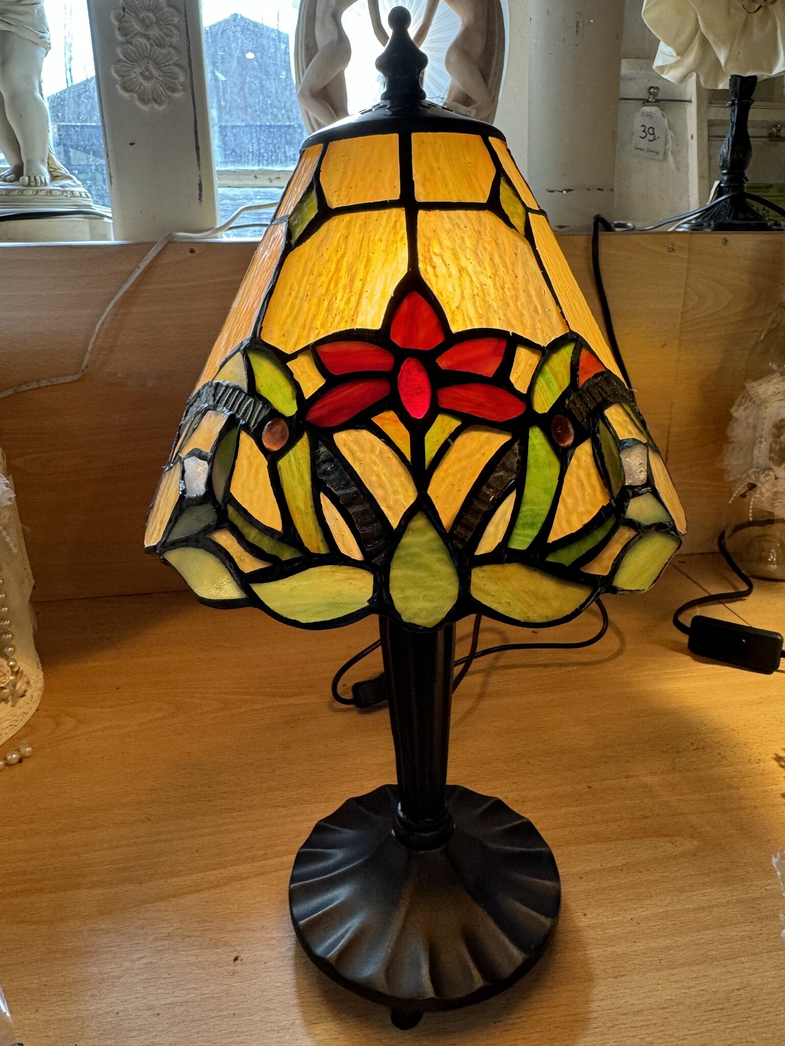 Demmerik 73 5991 Tiffany Tafellampje met rood bloemetje