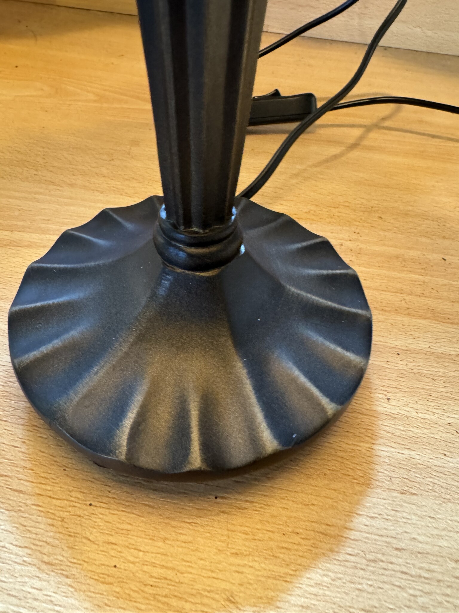 Demmerik 73 5991 Tiffany Tafellampje met rood bloemetje