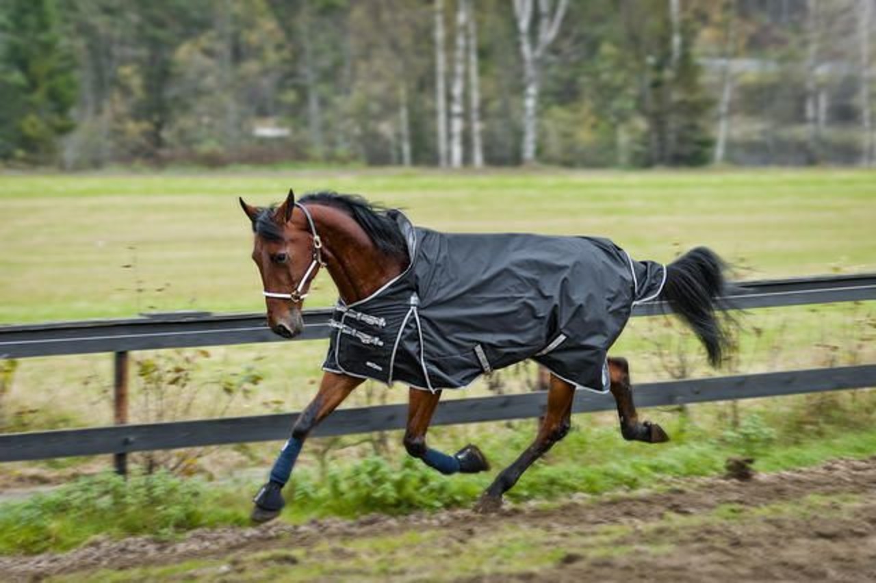 FinnTack Rainrug with fleece lining