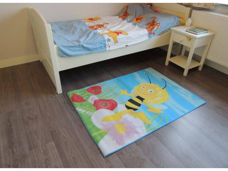 Kleurrijk vloerkleed Maya de Bij Afmeting 95x133cm
