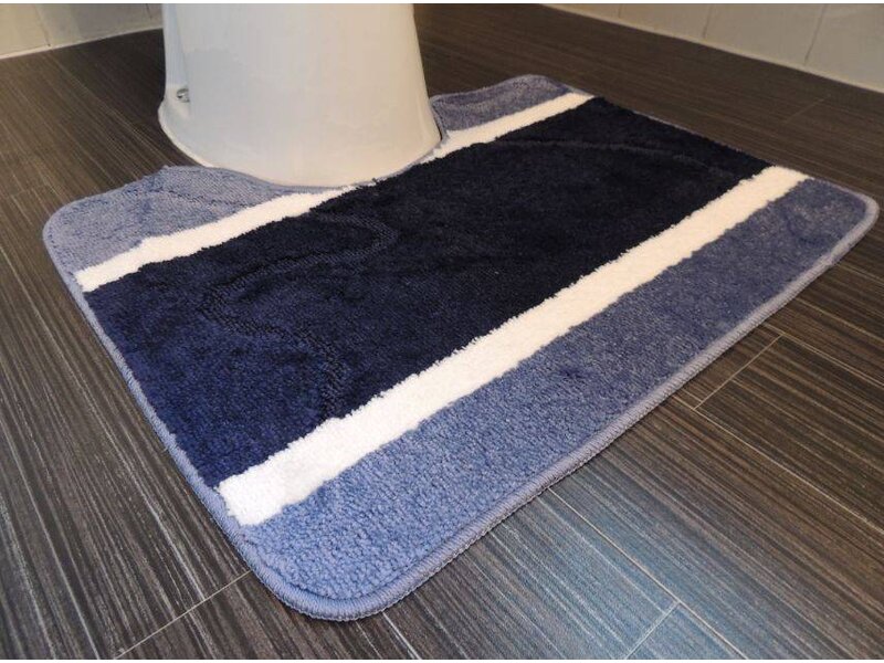 Mooie blauwe badmattenset Kleur : blauw met lijnen