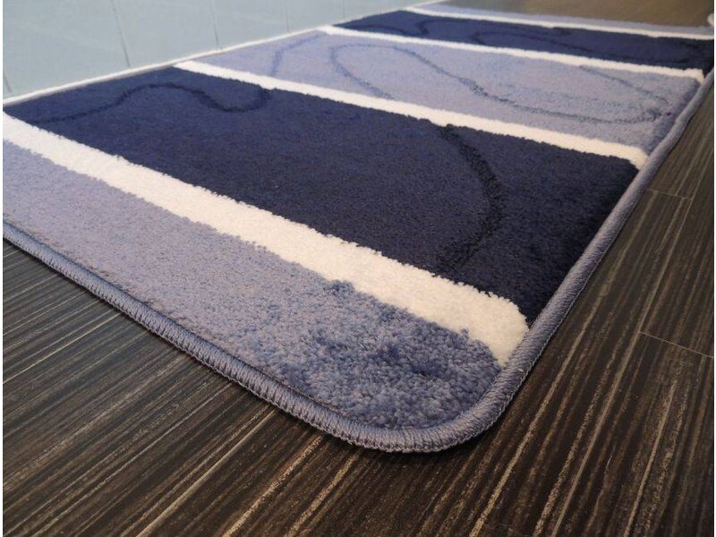 Mooie blauwe badmattenset Kleur : blauw met lijnen