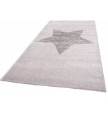 Tapijt babykamer met lichte kleuren en ster