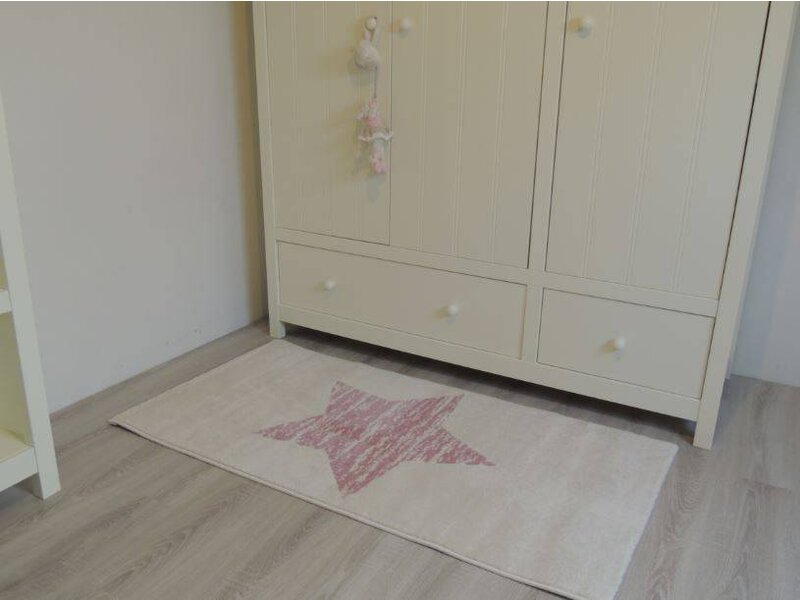 Tapijt babykamer met zachte kleuren en ster