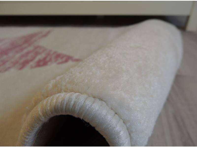 Tapijt babykamer met zachte kleuren en ster