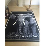 Zwart tapijt met olifant