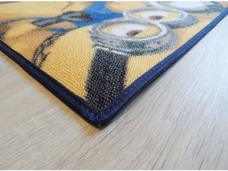 Leuk en kleurrijk tapijt Minions 95x133