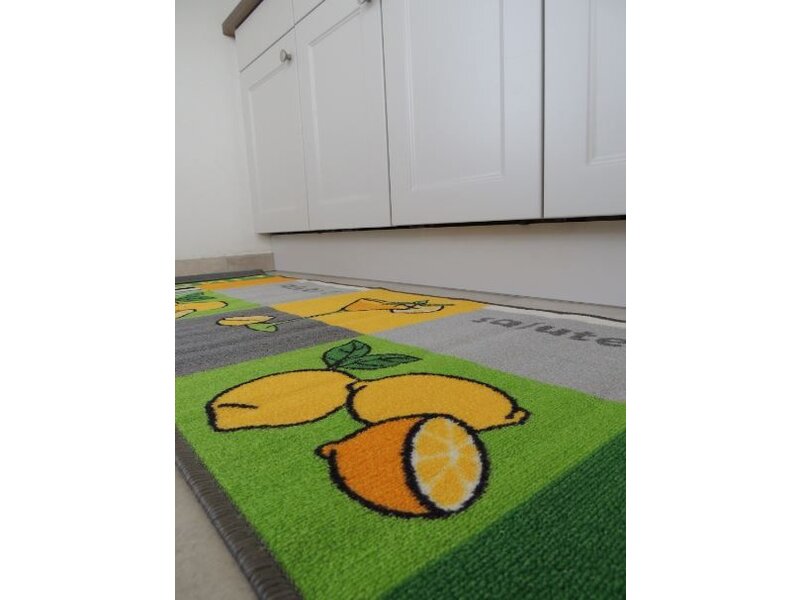 Grote kleurrijke loper voor de vloer van de keuken