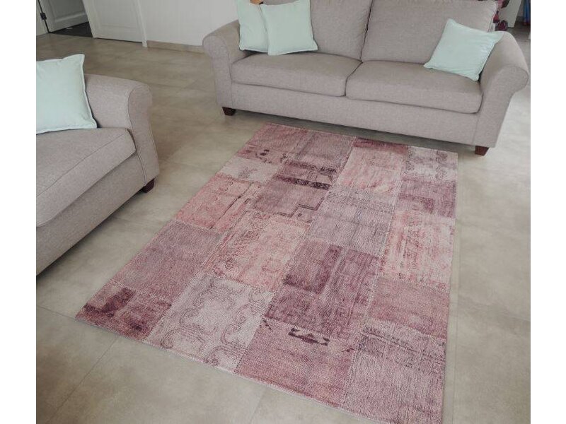 Roze vintage tapijt met patchwork motief