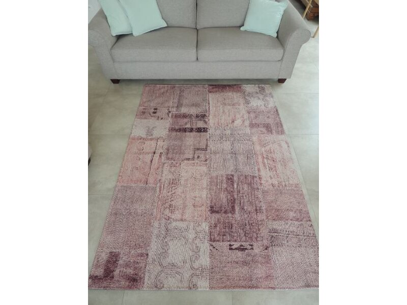 Roze vintage tapijt met patchwork motief
