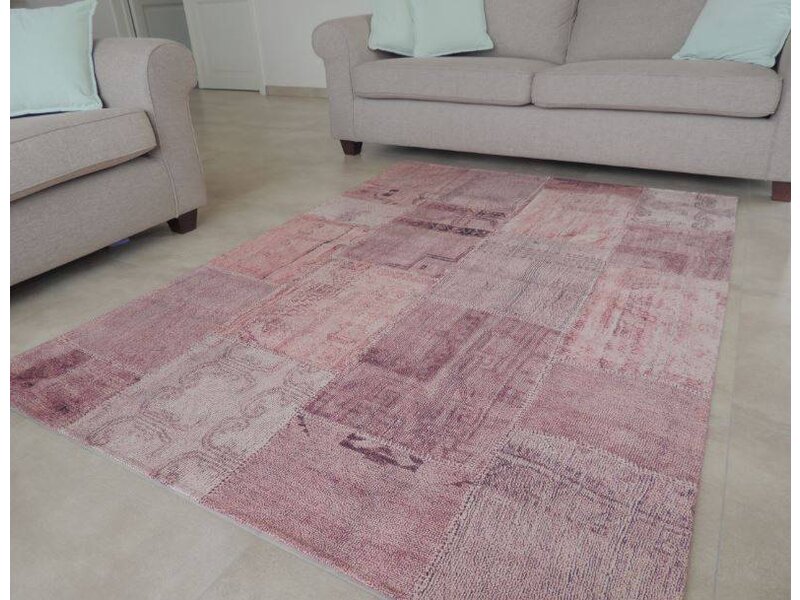 Roze vintage tapijt met patchwork motief