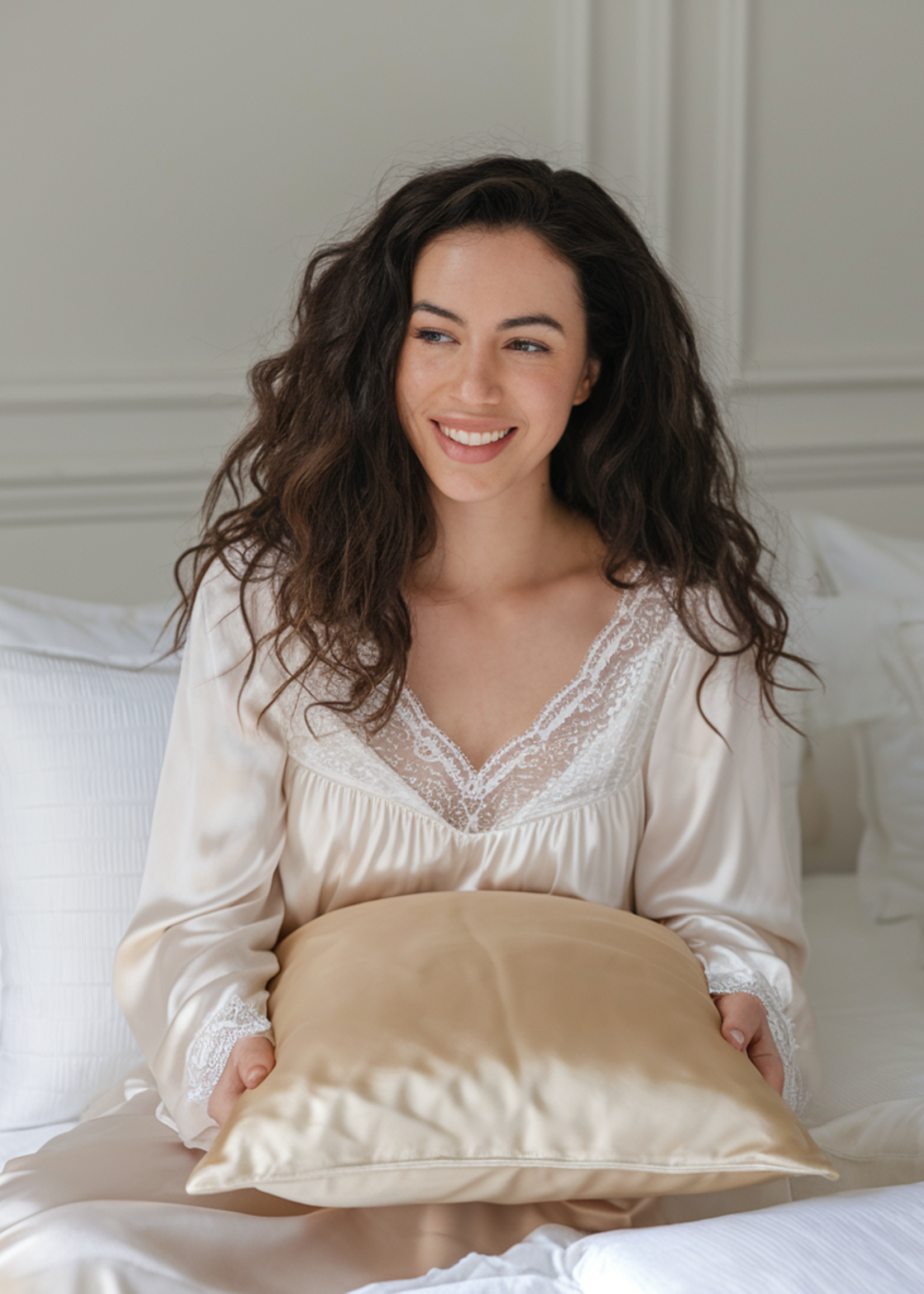 Silk Heaven Zijden Kussensloop  Donker Champagne - 19MM