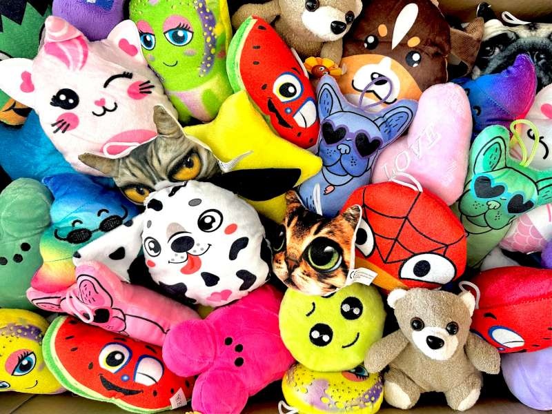 Boîte de récompense avec 35 jouets peluches