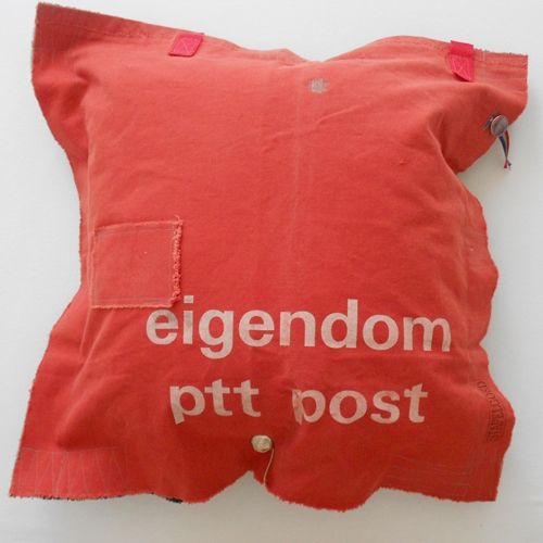 Stapelgoed kussen PTT post Rood - Puur Basic Interieur