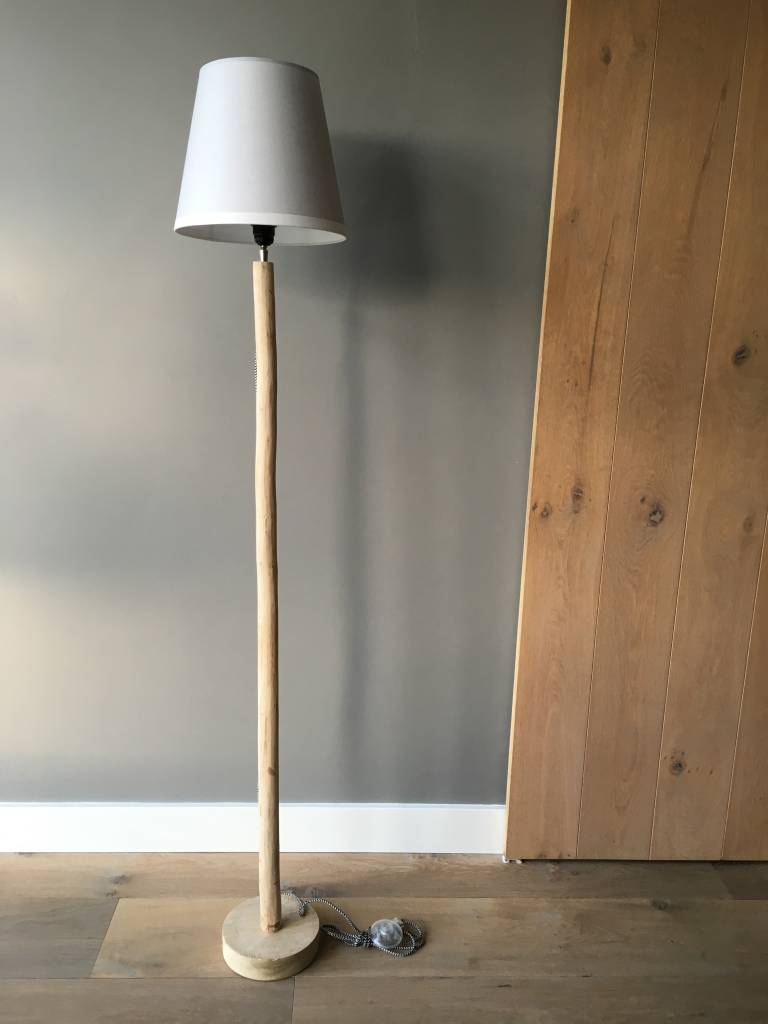Puur Basic Home selection Houten boomstam vloerlamp