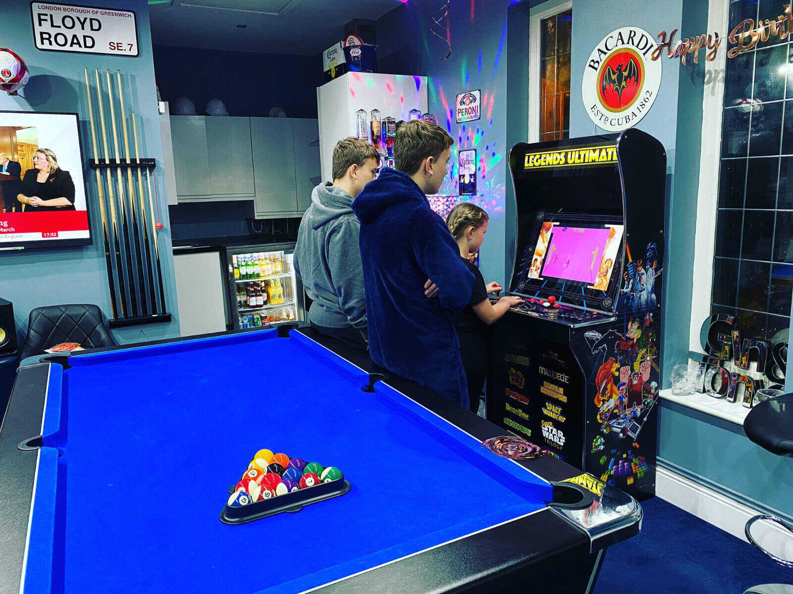 AtGames Legends Ultimate Arcade 1.1 (300 games)