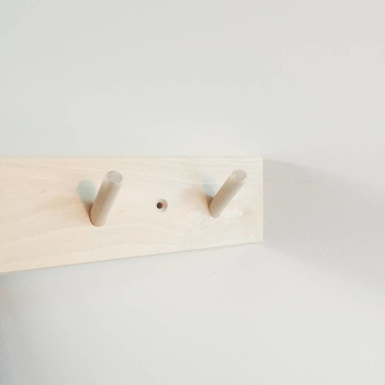 iris hantverk birch rack with 7 pegs Pantoufle