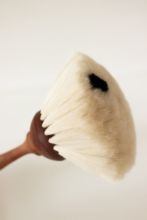 Redecker Redecker Oiled Pearwood Dust Brush Light Goat Hair With Black Dot