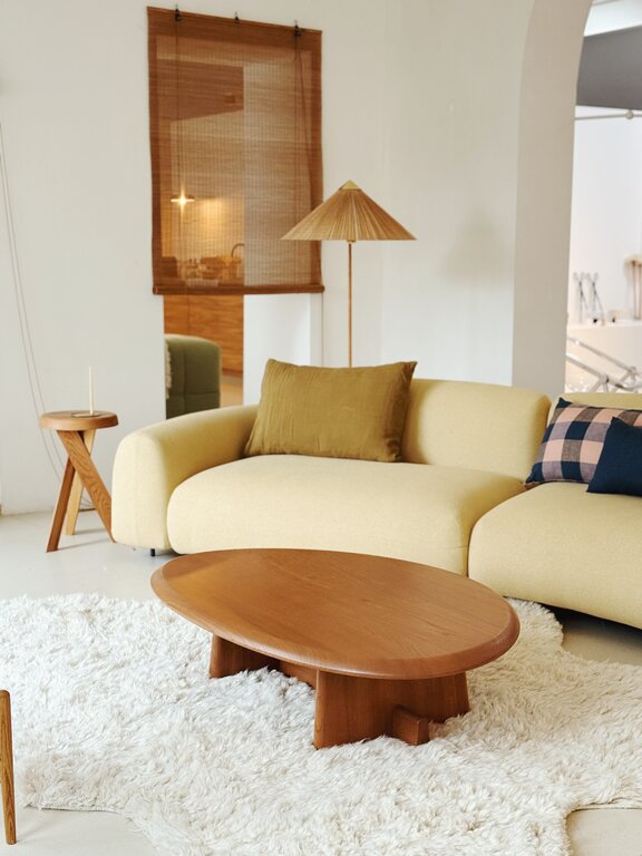 arflex  Arflex Tokio curved showroom sofa