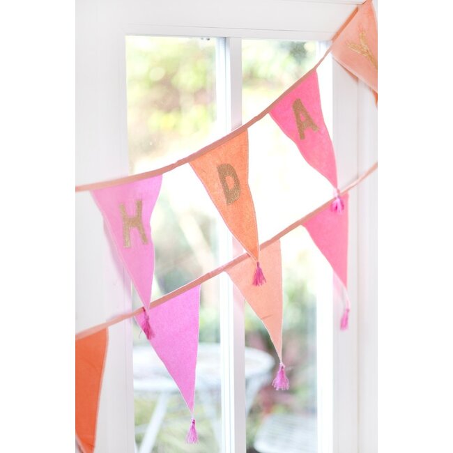 Wimpelkette Stoff We love Birthdays pink bestickt