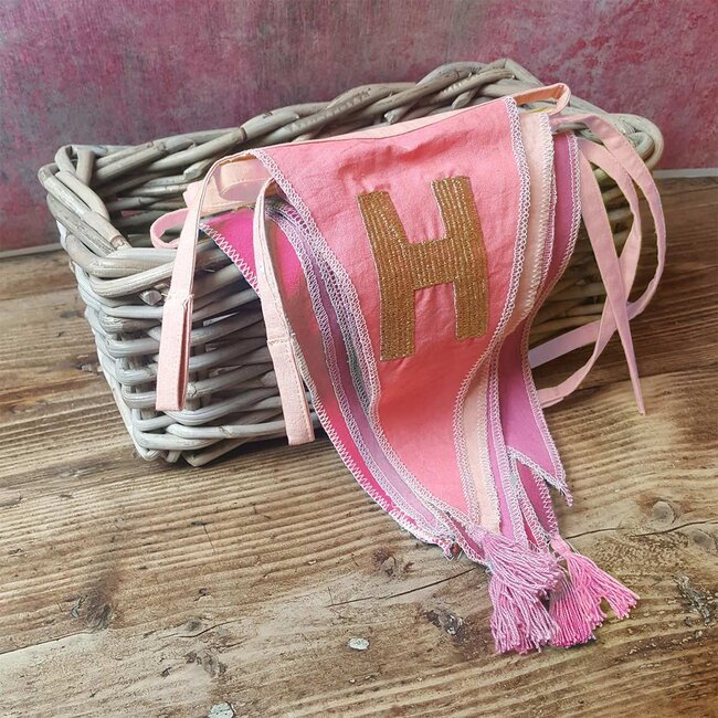 Wimpelkette Stoff We love Birthdays pink bestickt
