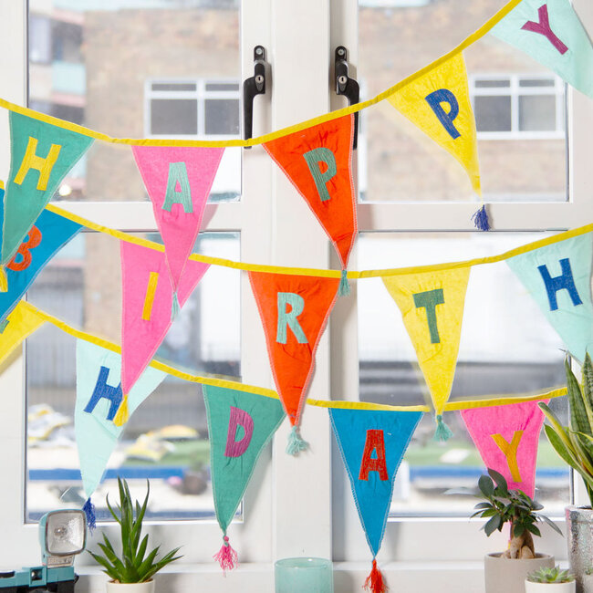 Wimpelkette Stoff We love Birthdays rainbow bestickt