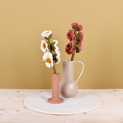 Sjaal met Verhaal Felt Flower Stokroos white