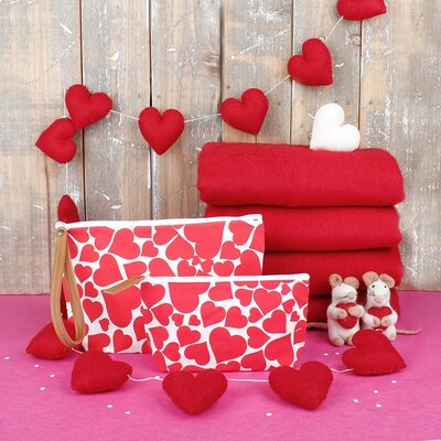 Sjaal met Verhaal Felt Garland Hart red large