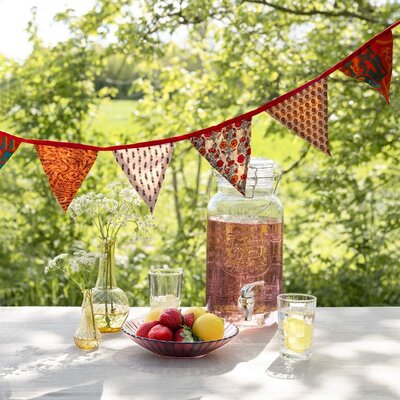 Sjaal met Verhaal Sari-Bunting small red/orange