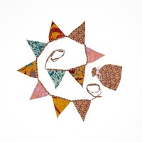 Sjaal met Verhaal Sari-Wimpelkette small earth