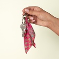 Sjaal met Verhaal Keyring Sari assorti