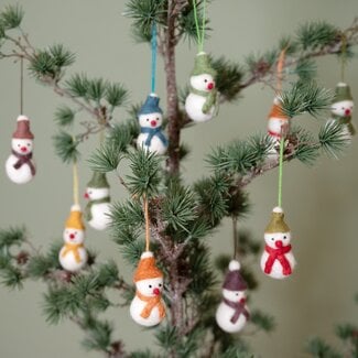 Sjaal met Verhaal Felt Christmas Hanger Sneeuwpopje aardetinten 30