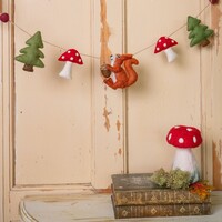 Sjaal met Verhaal Felt Garland Bos Eekhoorn