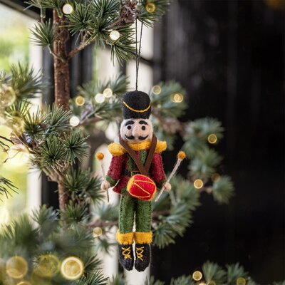 Sjaal met Verhaal Felt Christmas Hanger Notenkraker