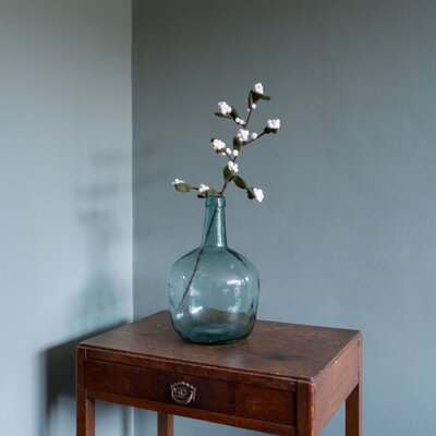 Sjaal met Verhaal Felt Flower Tak Bes wit