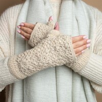 Sjaal met Verhaal Handwarmer Granny Square beige