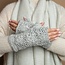 Sjaal met Verhaal Handwarmer Granny Square light grey